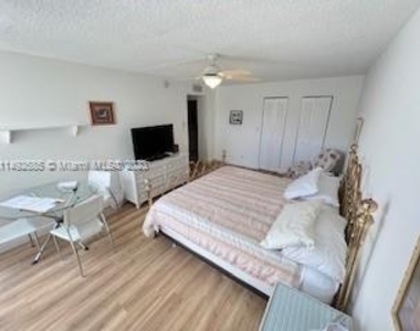 800 Parkview Dr - Photo Thumbnail 29