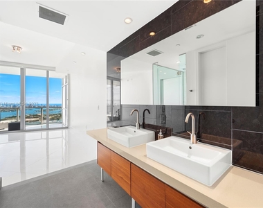 1100 Biscayne Blvd - Photo Thumbnail 13