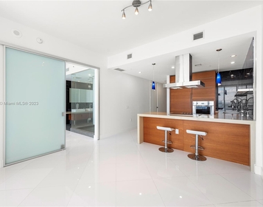 1100 Biscayne Blvd - Photo Thumbnail 20