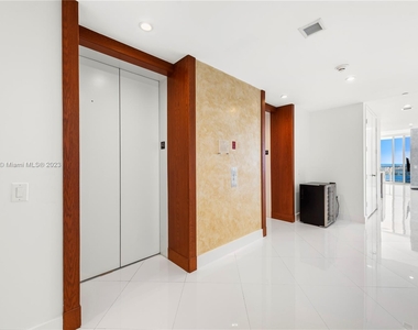 1100 Biscayne Blvd - Photo Thumbnail 15