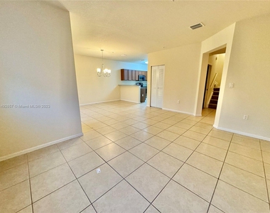 8650 Nw 97 Av - Photo Thumbnail 3