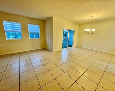 8650 Nw 97 Av - Photo Thumbnail 1