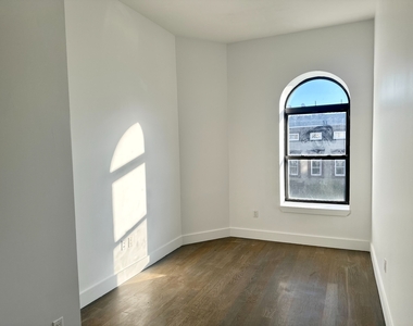 162 Stuyvesant Avenue - Photo Thumbnail 2