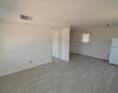 2607 E Fort Lowell Road - Photo Thumbnail 2