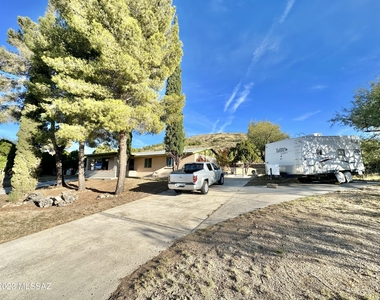 1905 W Paseo Redondo - Photo Thumbnail 40