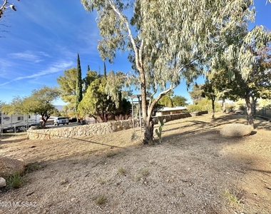 1905 W Paseo Redondo - Photo Thumbnail 34