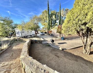 1905 W Paseo Redondo - Photo Thumbnail 33