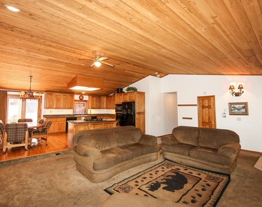 1253 Panorama Drive - Photo Thumbnail 4