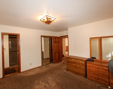 1253 Panorama Drive - Photo Thumbnail 13