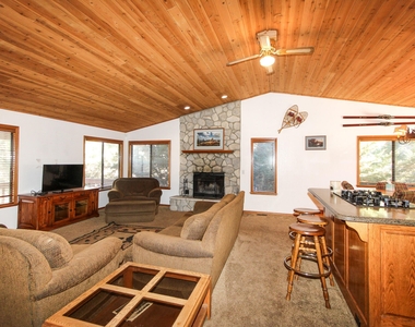 1253 Panorama Drive - Photo Thumbnail 3