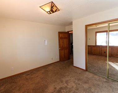 1253 Panorama Drive - Photo Thumbnail 21