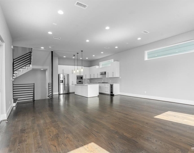 2213 Pease Street - Photo Thumbnail 3