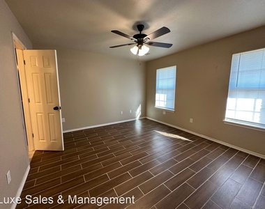 3512 Galatian Way - Photo Thumbnail 17