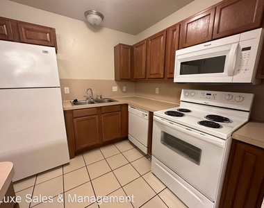 1738 West Palm Place - Photo Thumbnail 6