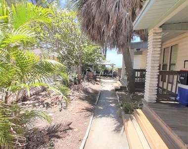 10218 Gulf Boulevard - Photo Thumbnail 10