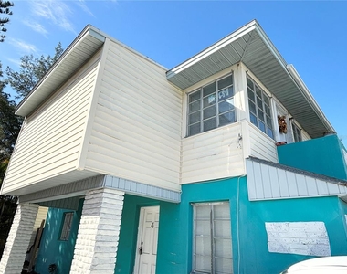 10218 Gulf Boulevard - Photo Thumbnail 1