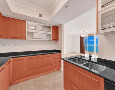 18911 Collins Ave - Photo Thumbnail 15