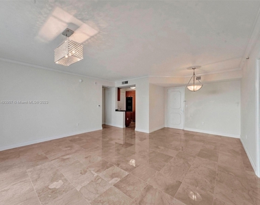 18911 Collins Ave - Photo Thumbnail 3