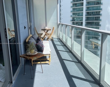 1300 Brickell Bay Dr - Photo Thumbnail 5