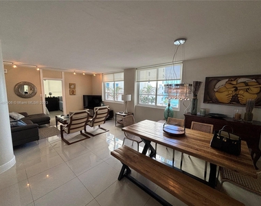 5005 Collins Ave - Photo Thumbnail 18