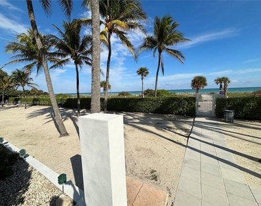 5005 Collins Ave - Photo Thumbnail 9