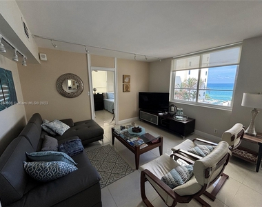 5005 Collins Ave - Photo Thumbnail 16