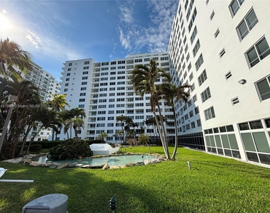 5005 Collins Ave - Photo Thumbnail 5