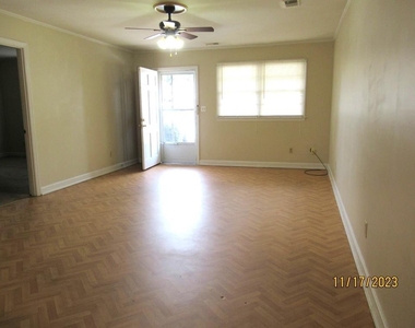 326-3 W. Hampton Ave - Photo Thumbnail 2