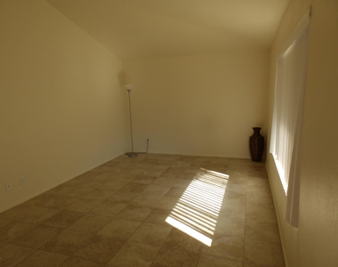 1402 E Guadalupe Road - Photo Thumbnail 2