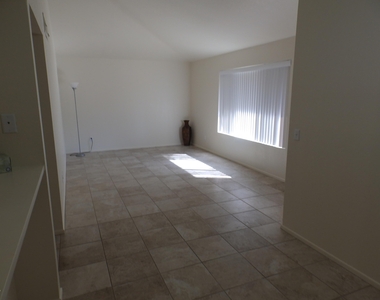 1402 E Guadalupe Road - Photo Thumbnail 6