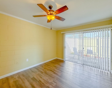 2241 W Pensacola Street - Photo Thumbnail 11