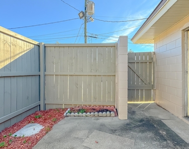 2241 W Pensacola Street - Photo Thumbnail 15