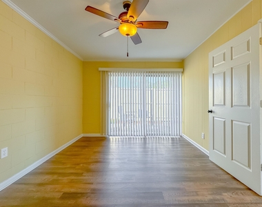 2241 W Pensacola Street - Photo Thumbnail 10