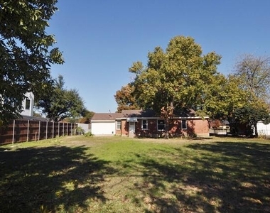 6114 Royal Lane - Photo Thumbnail 14