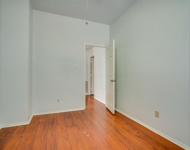 329 Parkway Boulevard - Photo Thumbnail 25