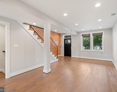 1279 Oates Street Ne - Photo Thumbnail 3