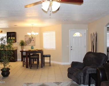 2910 Simitan Dr - Photo Thumbnail 3