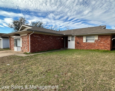 621 N Lotus Avenue - Photo Thumbnail 3