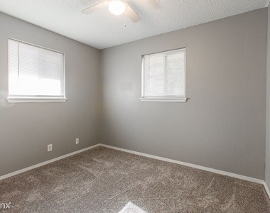 405 Rock Pl - Photo Thumbnail 3