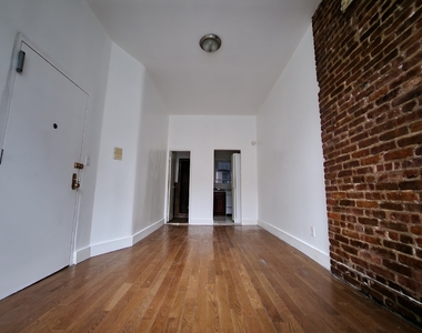 237 Troy Avenue - Photo Thumbnail 2