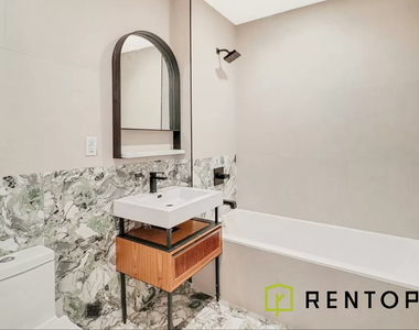 415 Manhattan Avenue - Photo Thumbnail 9