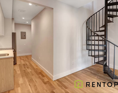415 Manhattan Avenue - Photo Thumbnail 1