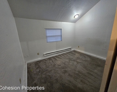 132 Hudson Ave - Photo Thumbnail 7