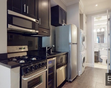 208 East 25th Street - Photo Thumbnail 2
