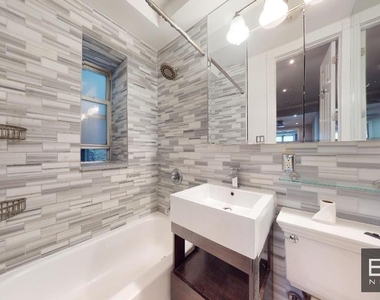 208 East 25th Street - Photo Thumbnail 3