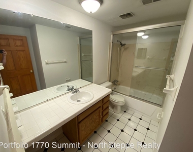 1770 Summit St - Photo Thumbnail 5