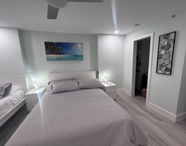 6917 Collins Ave - Photo Thumbnail 1