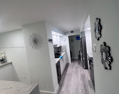 6917 Collins Ave - Photo Thumbnail 9