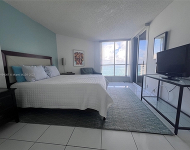 6767 Collins Ave - Photo Thumbnail 2