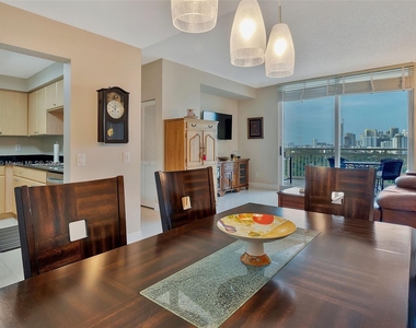 2475 Brickell Ave - Photo Thumbnail 3